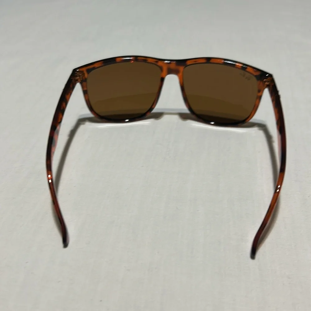 Ray-Ban Wayfarer Sunglasses in a tortoise shell pattern made in Italy - Picture 3 of 6